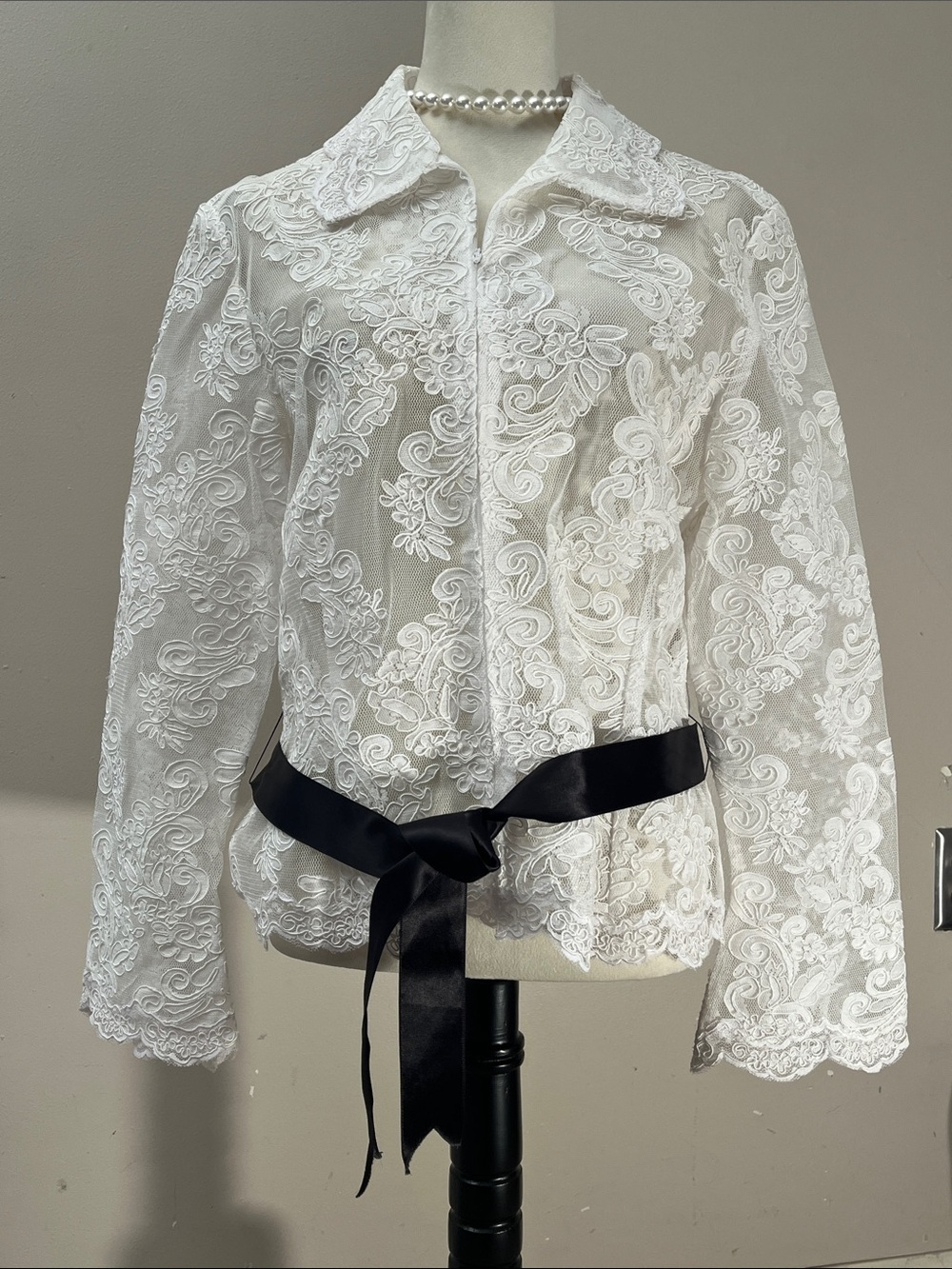 Victor Costa Vintage White Lace zip up blouse/jacket with Black Satin Waist Tie